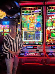 Filipino player enjoying online bingo on a mobile phone via phpopular